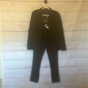 Black XL Chic Me casual suit.